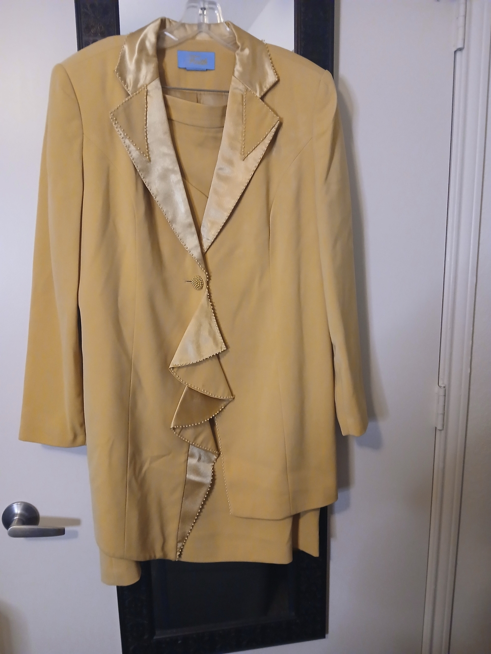 Elegant Women's Two Piece  Ruffle-Trim Jacket With Beaded Pearl Button Suit.
